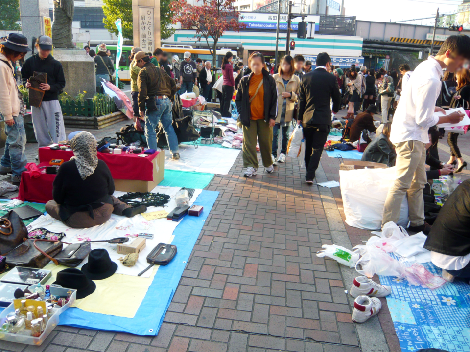 ▲ NPO가 중심이 되어 열린 일본 재활용 중고시장의 모습. 필자 제공.