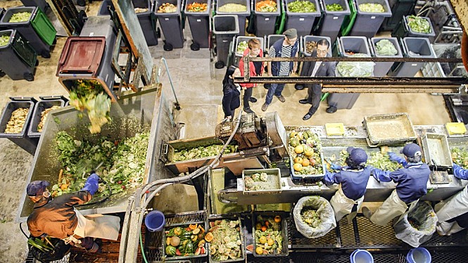 ▲ 버려진 음식들을 액상비료로 만들기 위해 만들어진 음식재활용센터. ⓒ유나이티드 피플