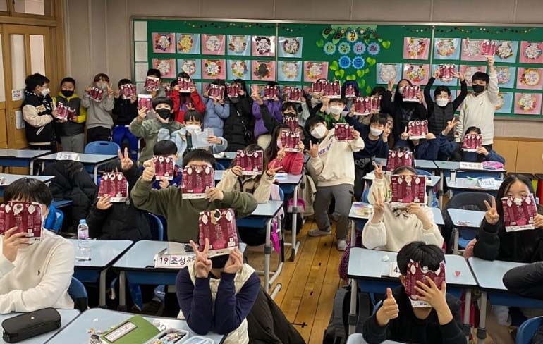 ▲ 2021년 11월 부산 지역 초등학교에서 진행한 노플라스틱 캠페인 사진. ⓒ아이쿱생협